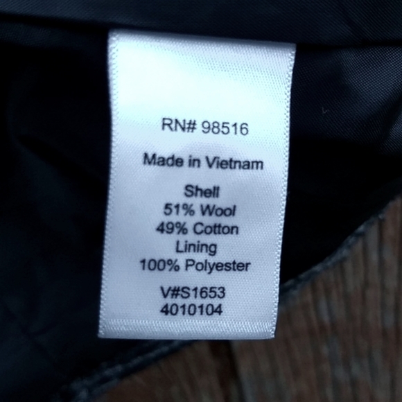 Modest tweed jacket. - Picture 9 of 12